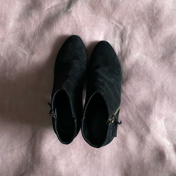 Charlotte Russe black ankle booties with zipper & heel - Picture 3 of 5